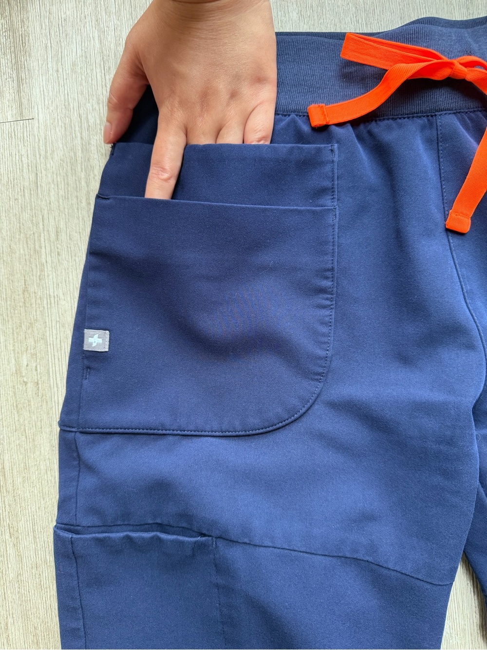 Figs Catarina Scrub Top XS and Limited Edition Nepal Scrub Pants XSP, Navy - Picture 9 of 16